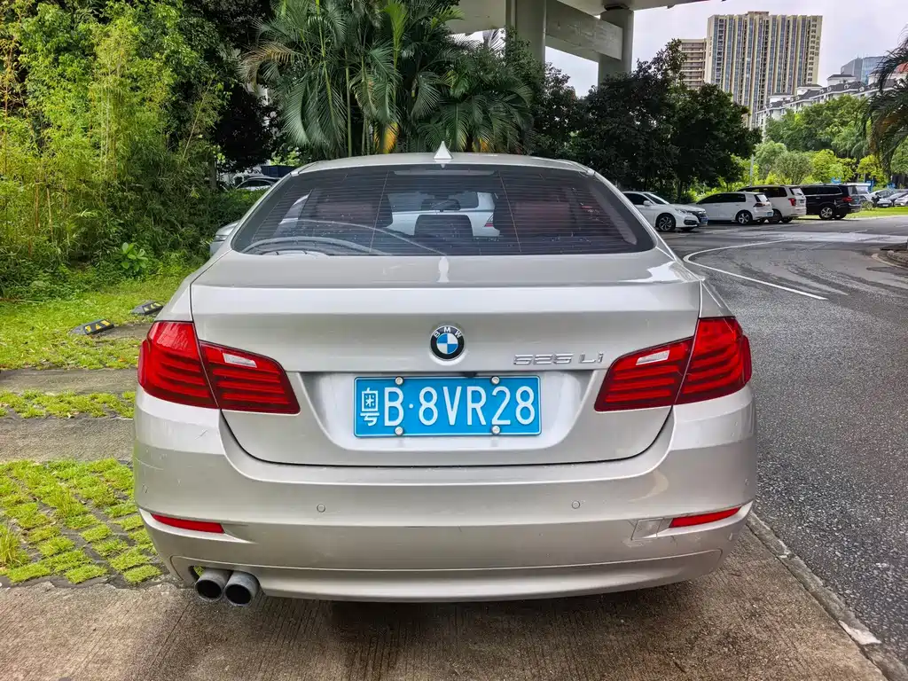 BMW 5 Series — миниатюра 3