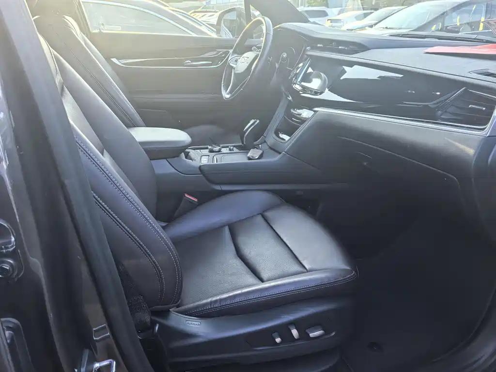 Cadillac XT6 — миниатюра 7