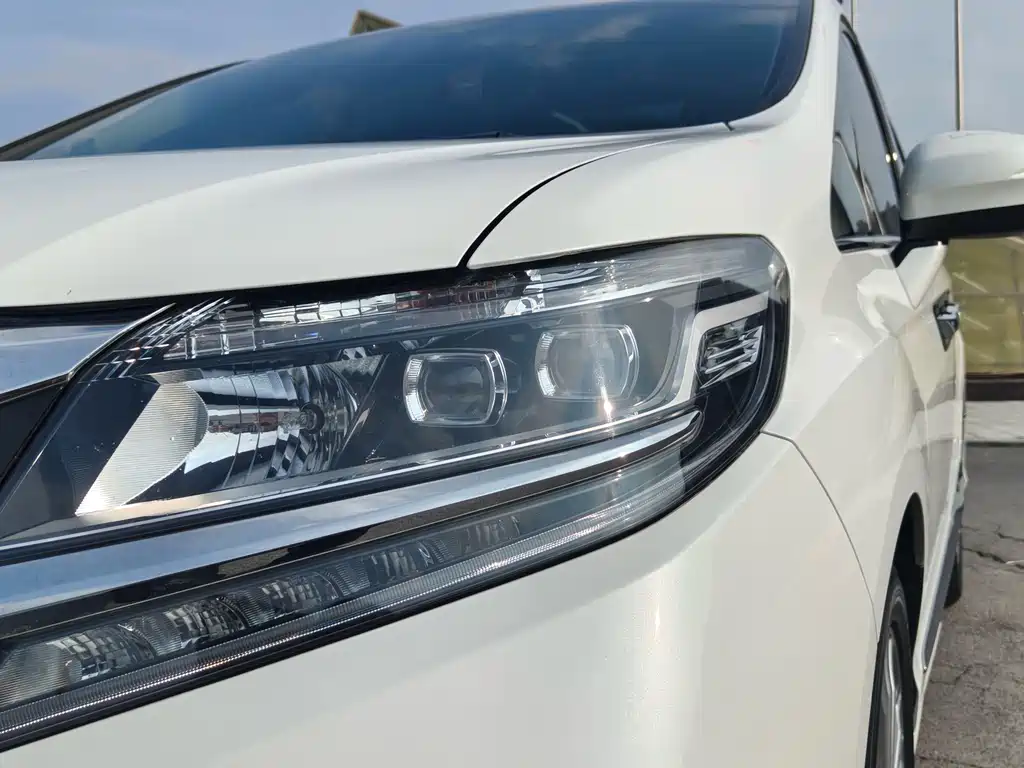 Honda Elysion — миниатюра 8