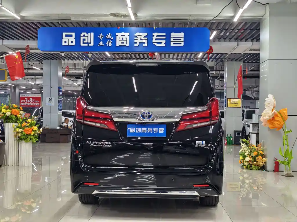 Toyota Alphard — миниатюра 8