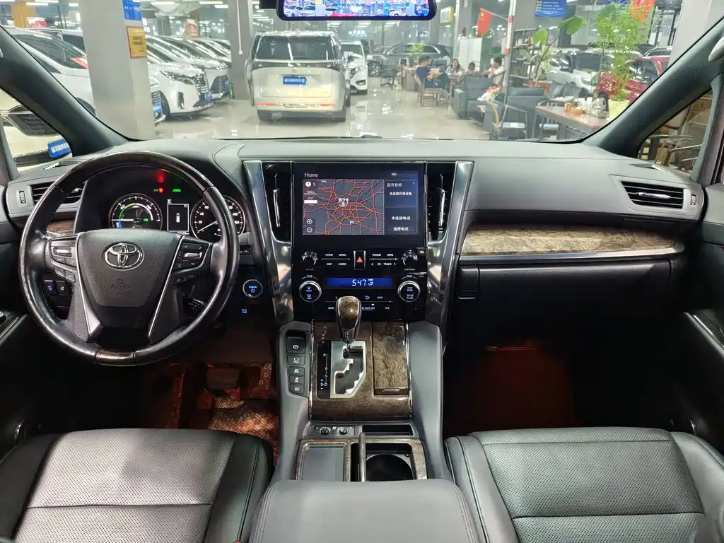 Toyota Alphard — миниатюра 4