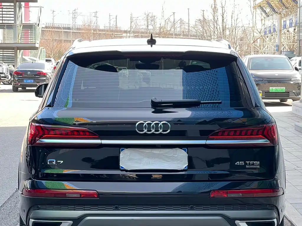 Audi Q7 2023 45 TFSI quattro S line Sport