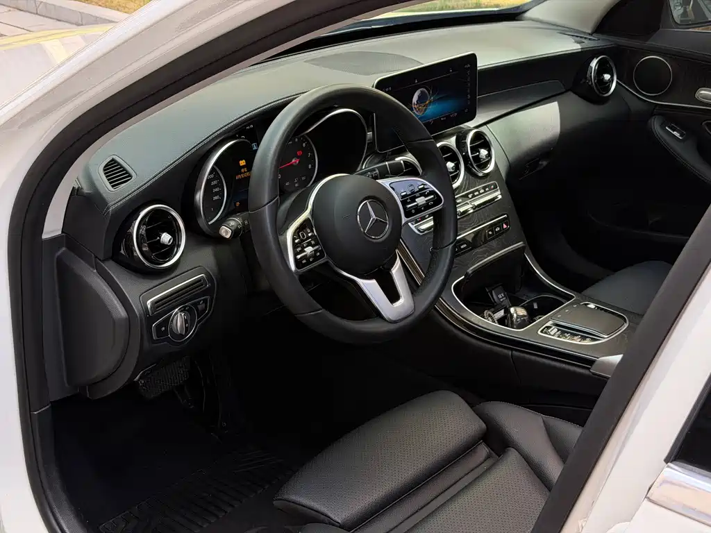 Mercedes-Benz C-Class — миниатюра 7