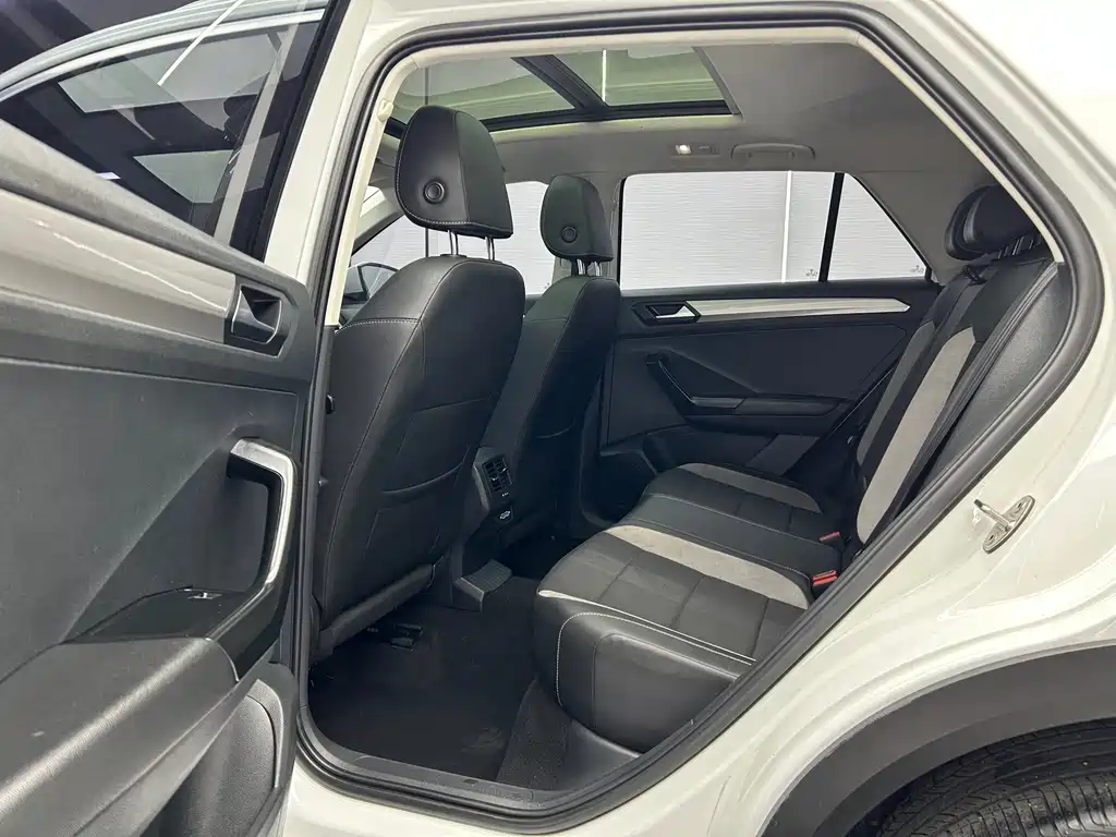Volkswagen T-Roc — миниатюра 15