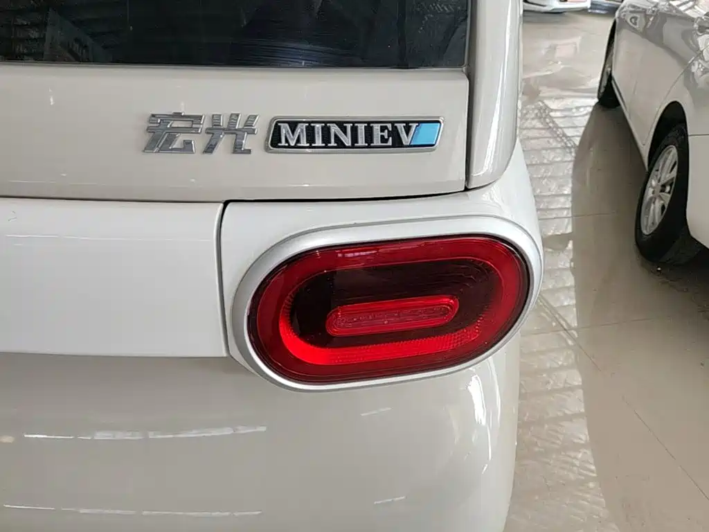 Wuling MINIEV — миниатюра 8