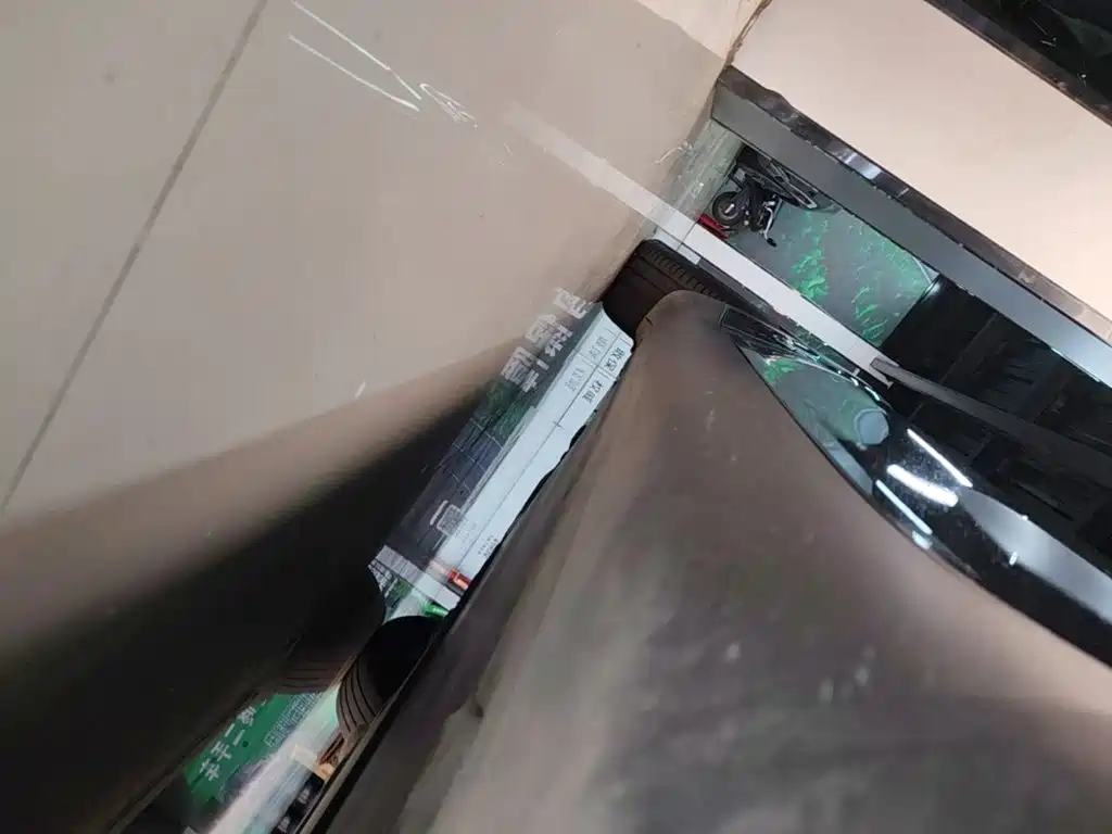 Tesla Model Y — миниатюра 21