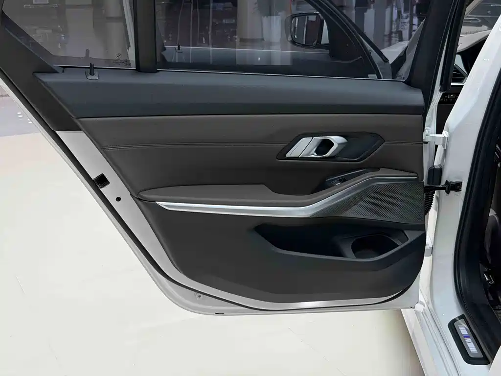 BMW 3 Series — миниатюра 10