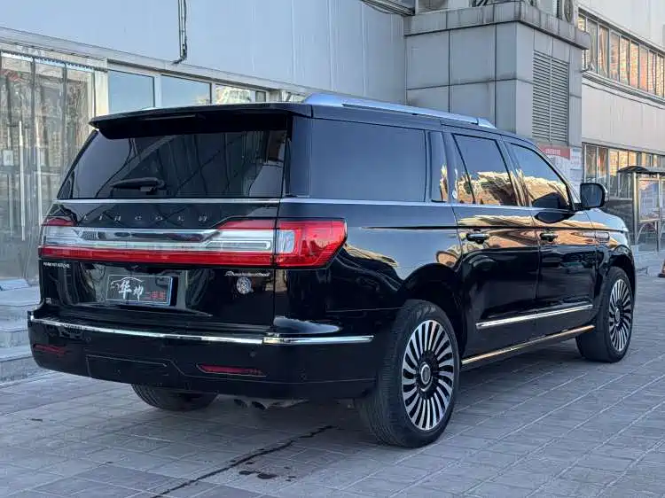 LINCOLN NAVIGATOR