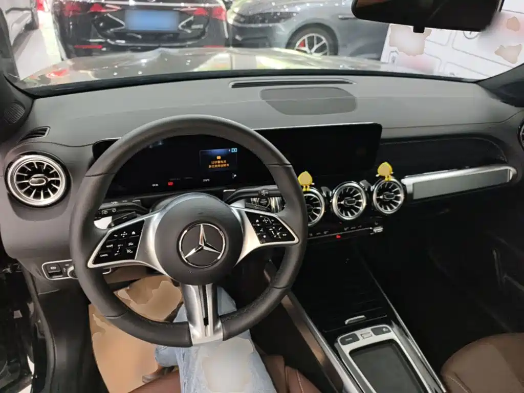 Mercedes-Benz GLB — миниатюра 10