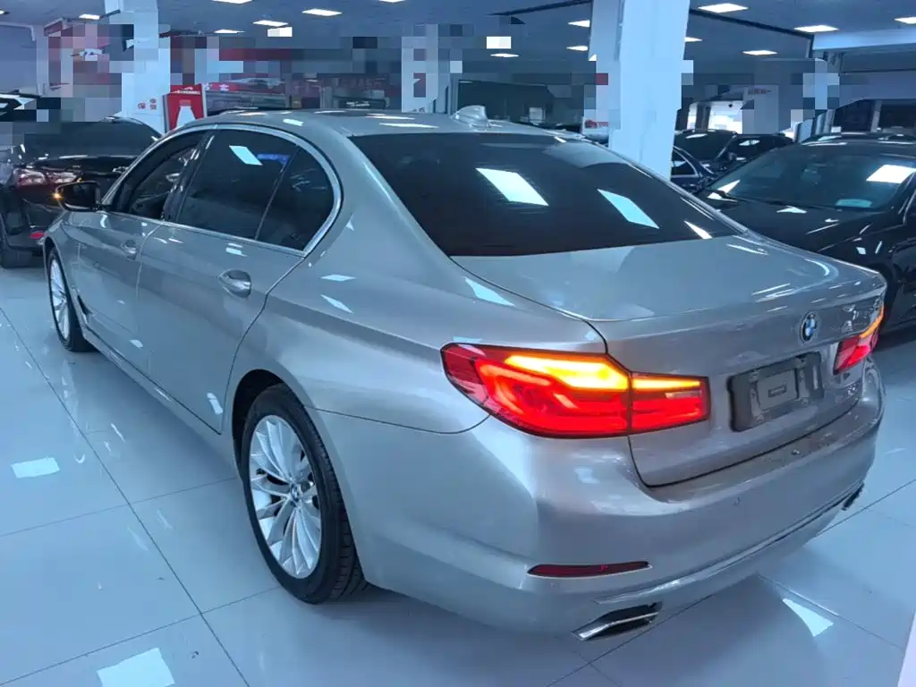 BMW 5 Series — миниатюра 5