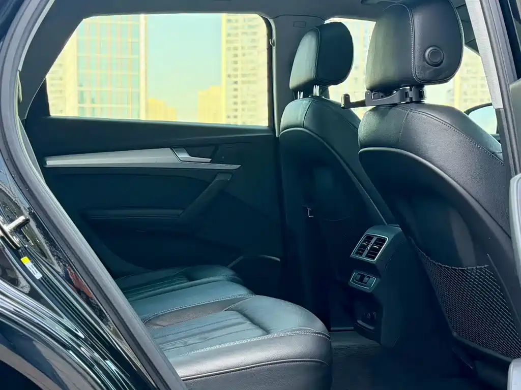 Audi Q5L - фото 5