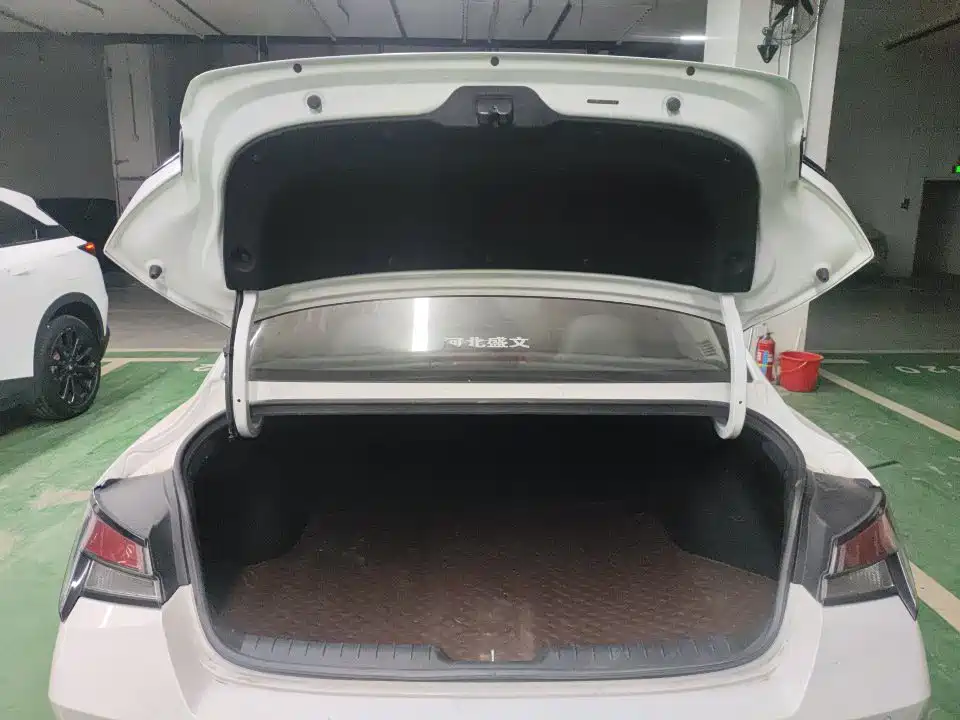 Hyundai Elantra — миниатюра 9