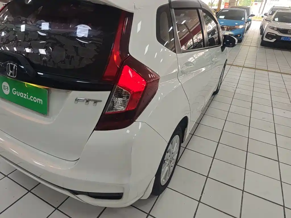 Honda Fit — миниатюра 8