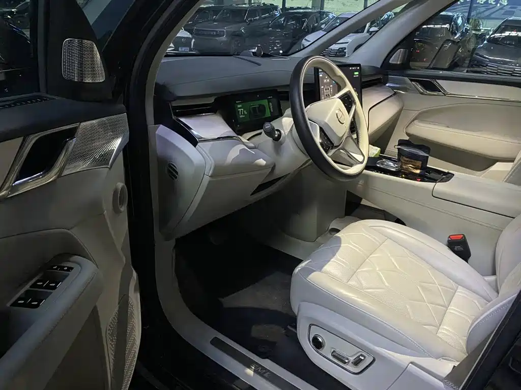 Volvo EM90 — миниатюра 5