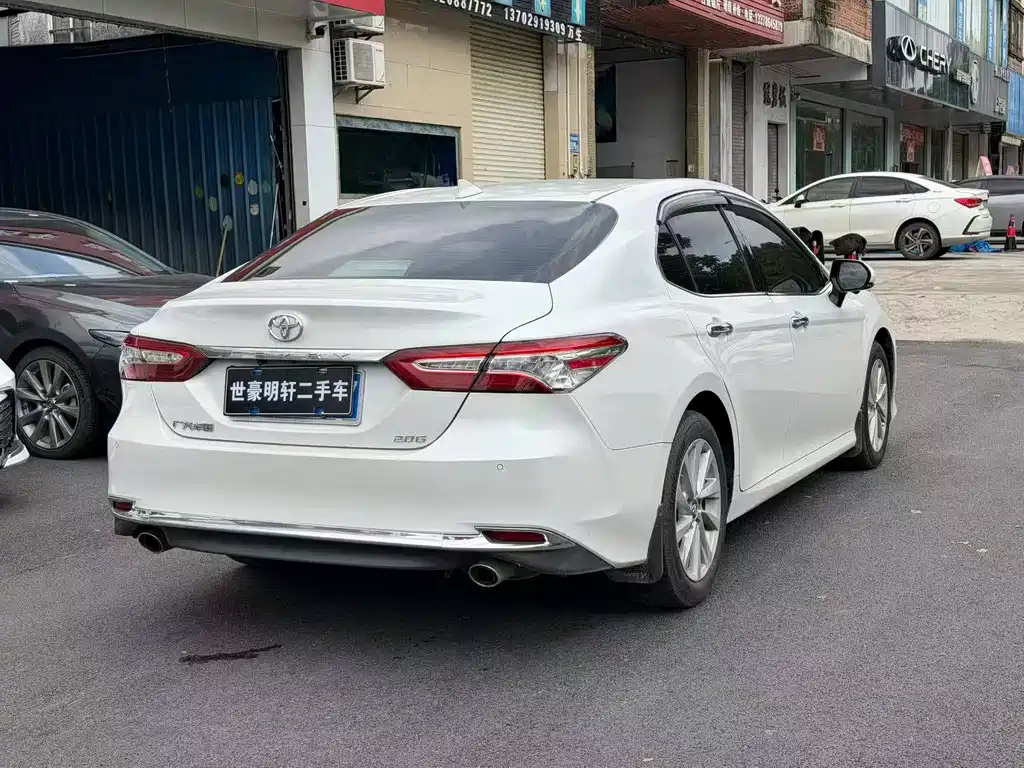 Toyota Camry — миниатюра 6