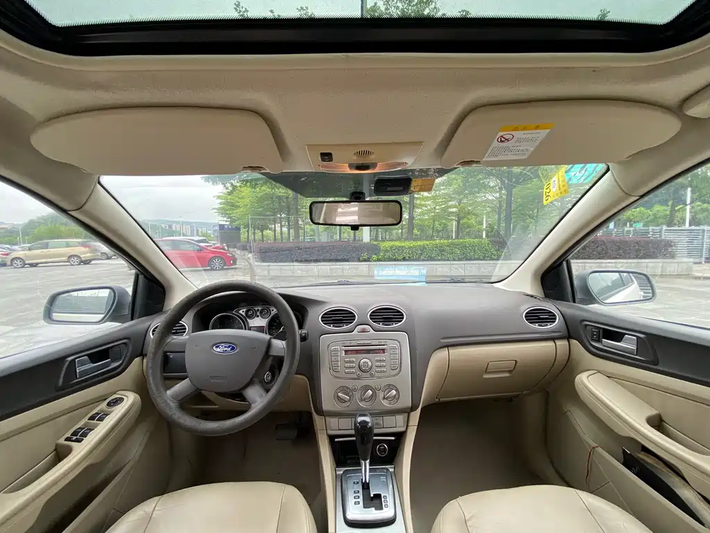 Ford Focus 2012 1.8L AT Fashion