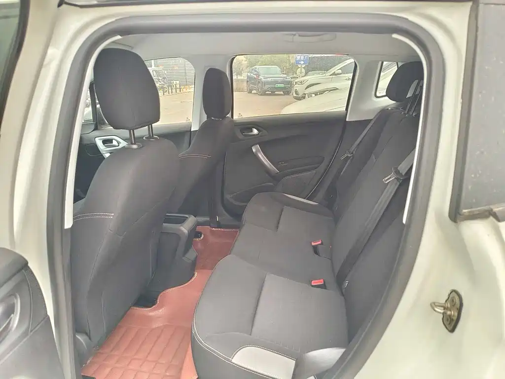 Peugeot 2008 — миниатюра 6