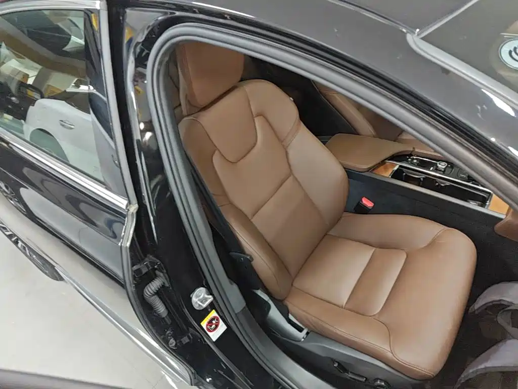 Volvo S90 — миниатюра 25