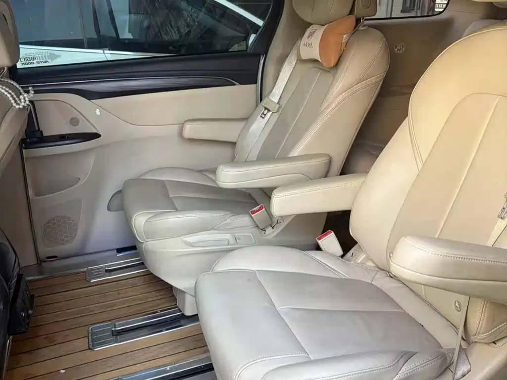 Buick GL8 — миниатюра 3