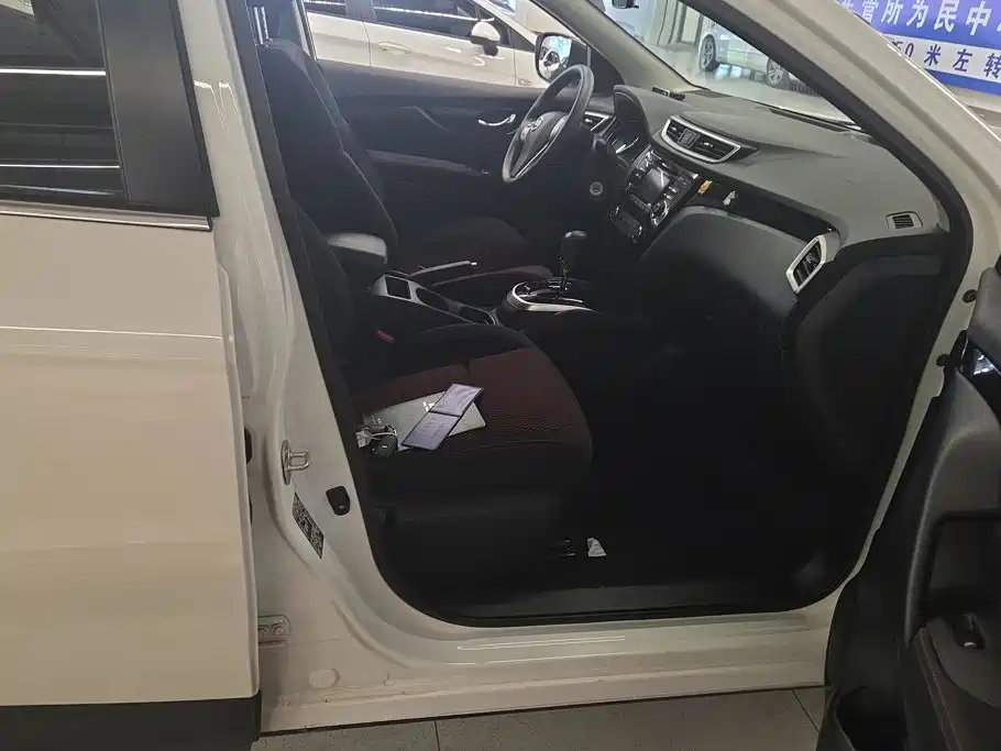 Nissan Qashqai — миниатюра 8