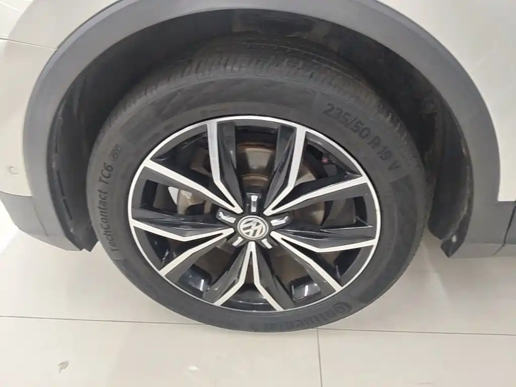 Volkswagen Tiguan L — миниатюра 23