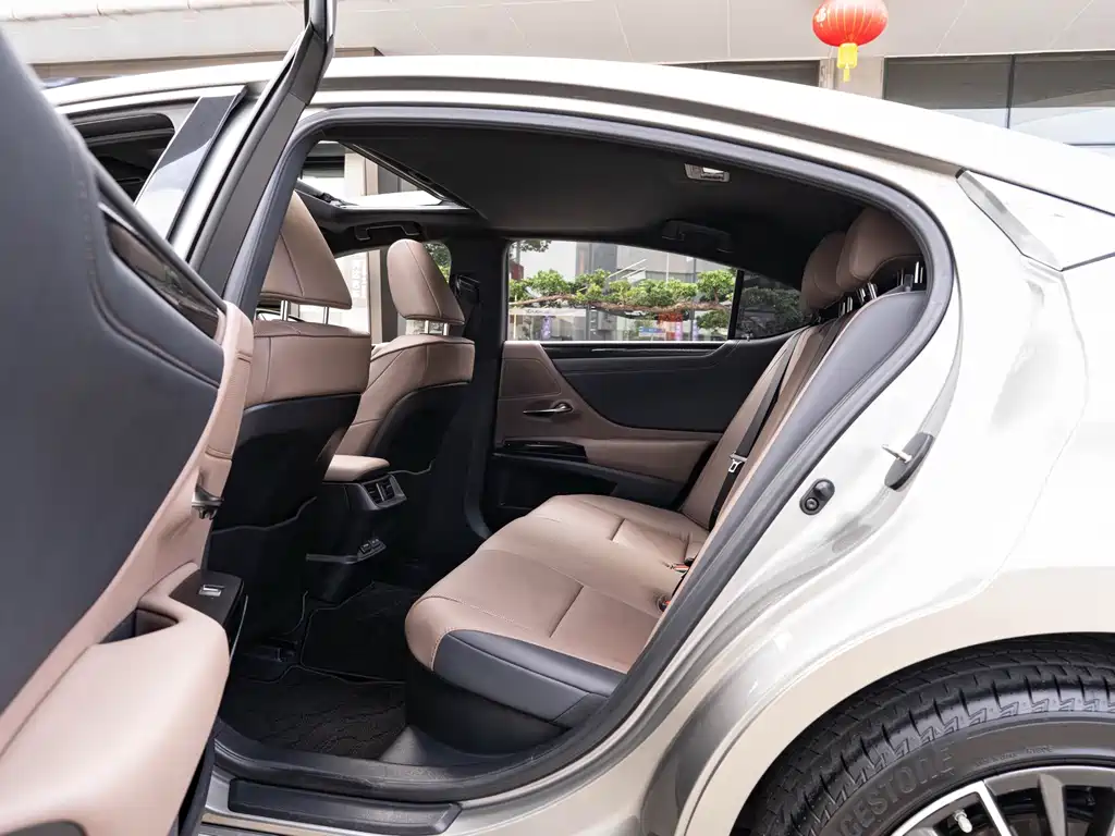 Lexus ES — миниатюра 10