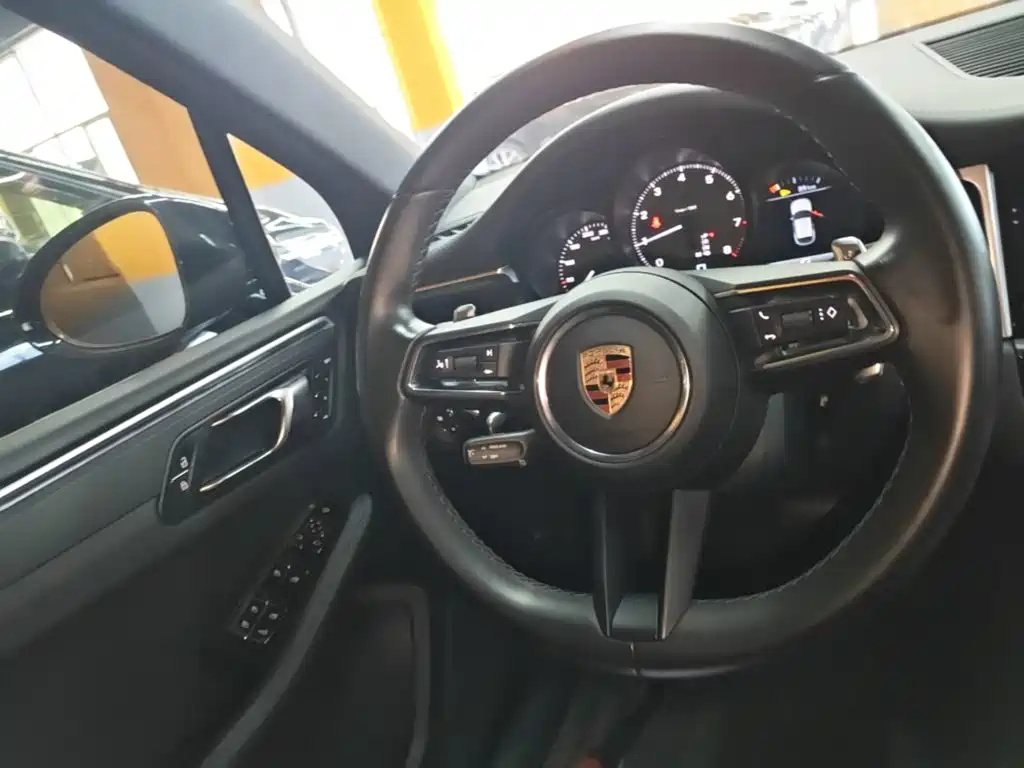 Porsche Macan — миниатюра 11