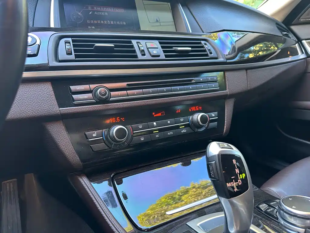 BMW 5 Series — миниатюра 16