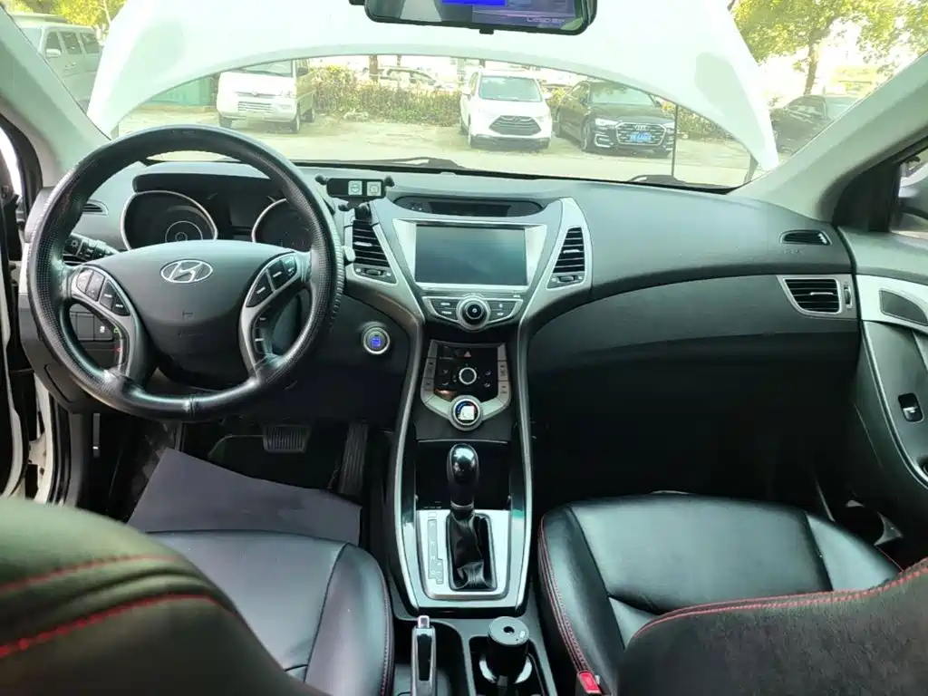 Hyundai Elantra Langdong — миниатюра 10