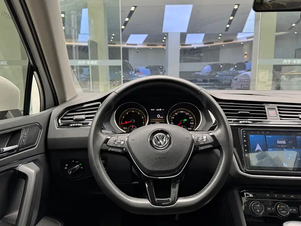 Volkswagen Tiguan L — миниатюра 14