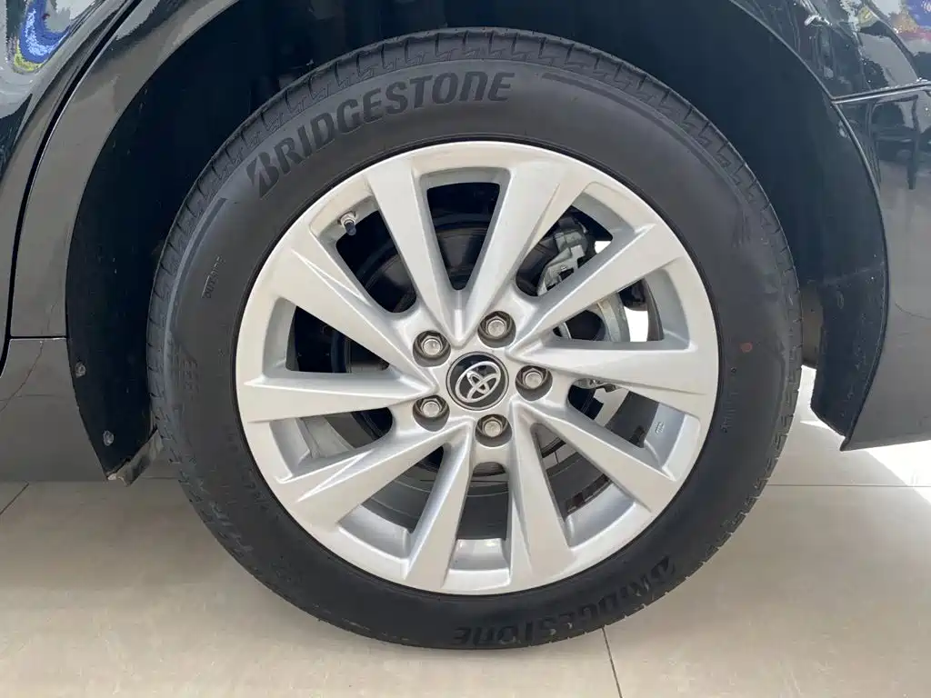 Toyota Camry — миниатюра 17