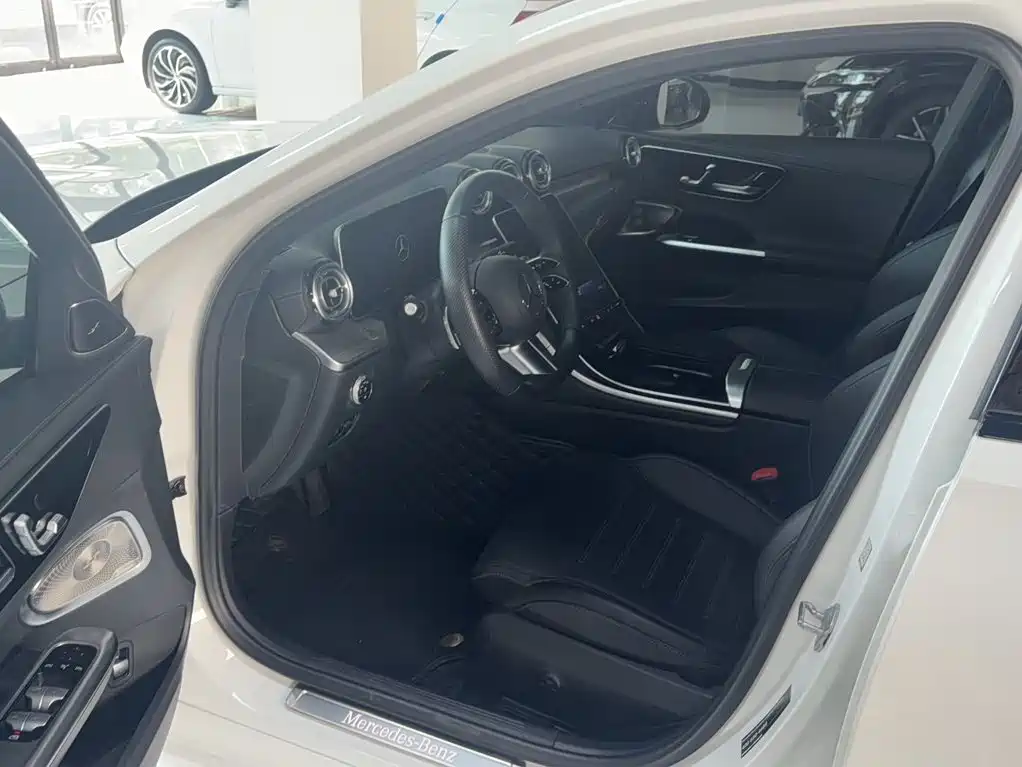 Mercedes-Benz C-Class — миниатюра 11