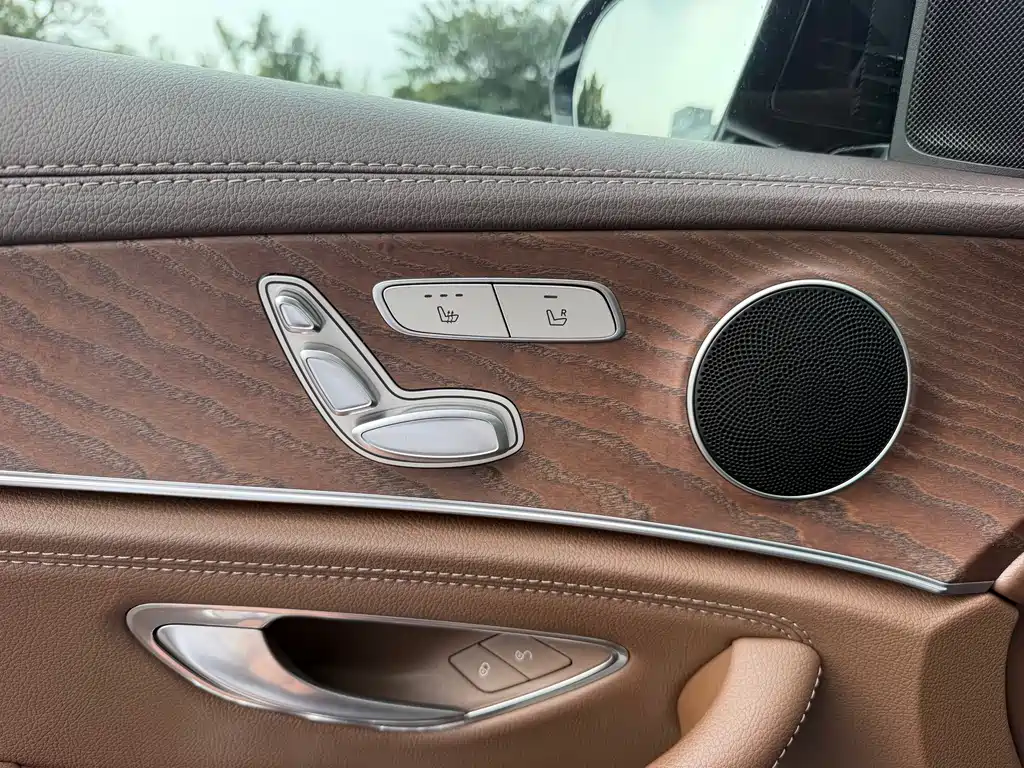 Mercedes-Benz E-Class — миниатюра 5
