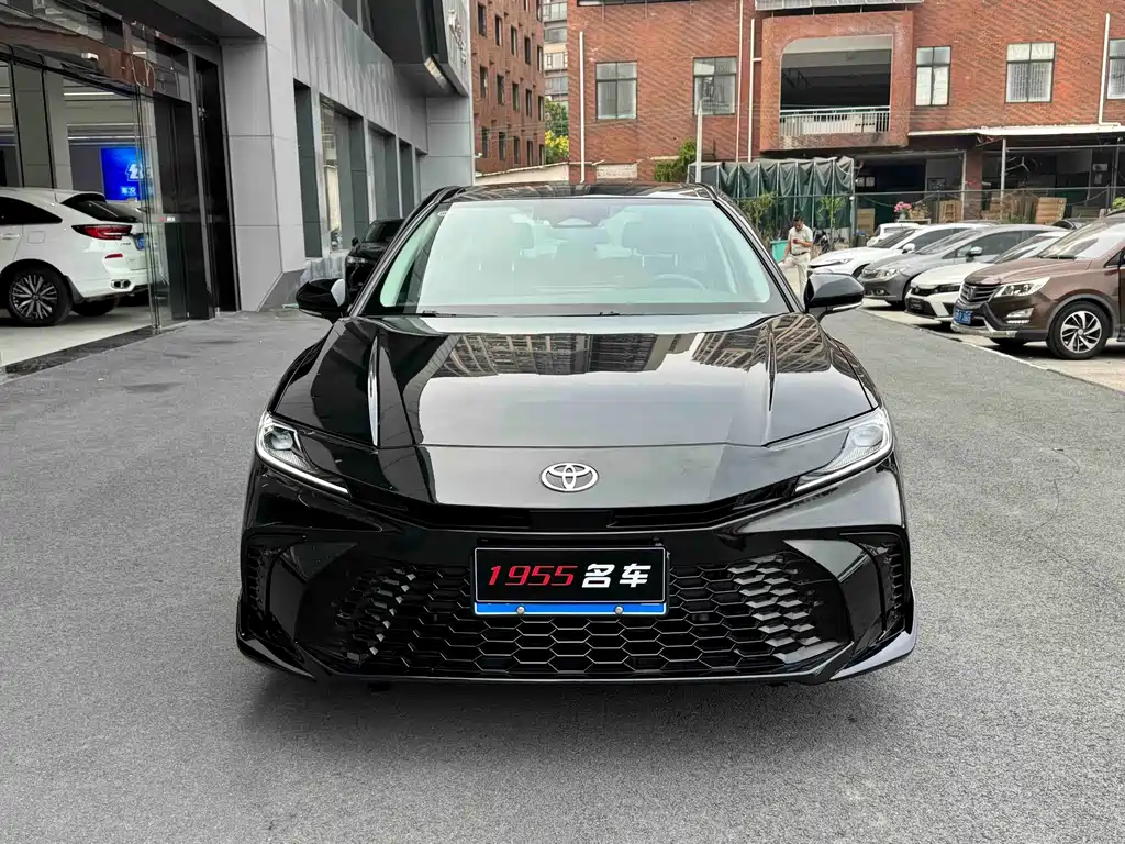 Toyota Camry — миниатюра 2