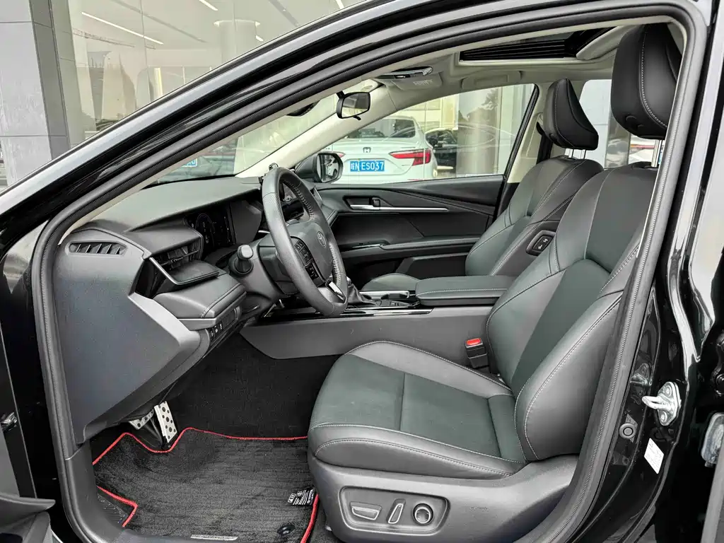 Toyota Camry — миниатюра 4