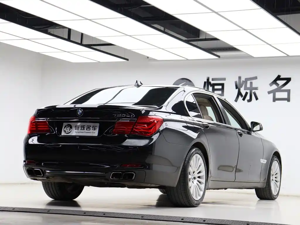 BMW 7 Series — миниатюра 32