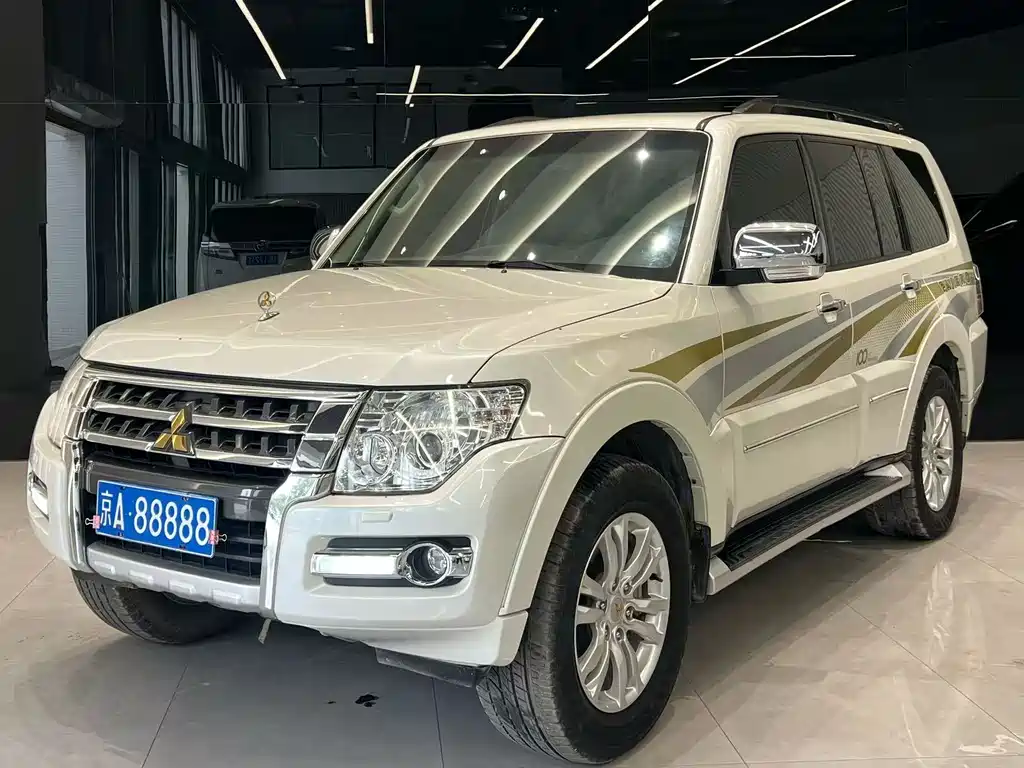 Mitsubishi Pajero (Import)
