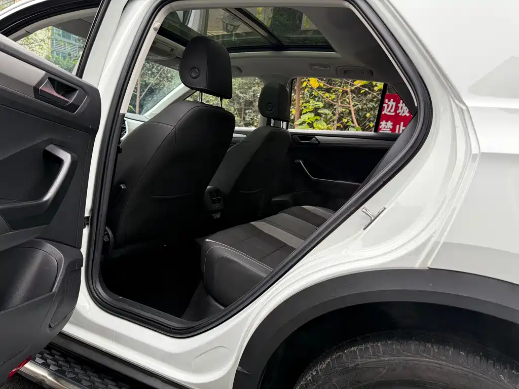 VOLKSWAGEN T ROC EXPLORING SONGS