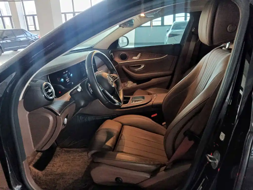 Mercedes-Benz E-Class — миниатюра 8
