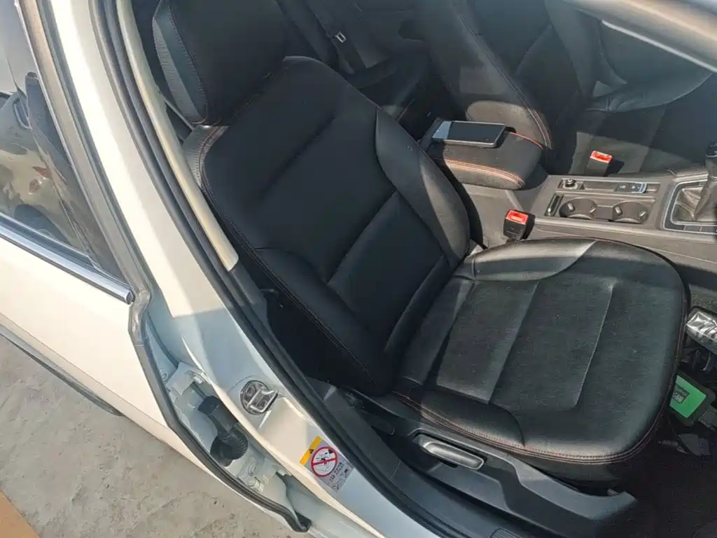 Volkswagen Golf — миниатюра 25