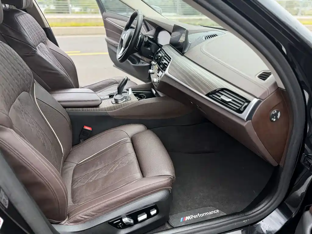 BMW 5 Series — миниатюра 6