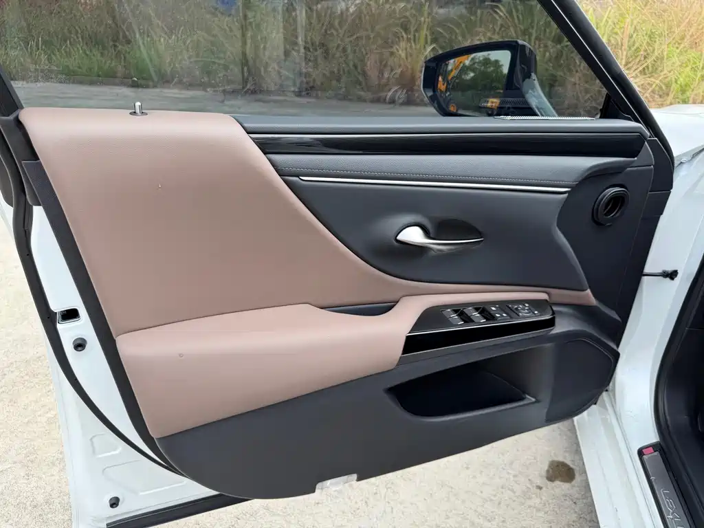 Lexus ES — миниатюра 12