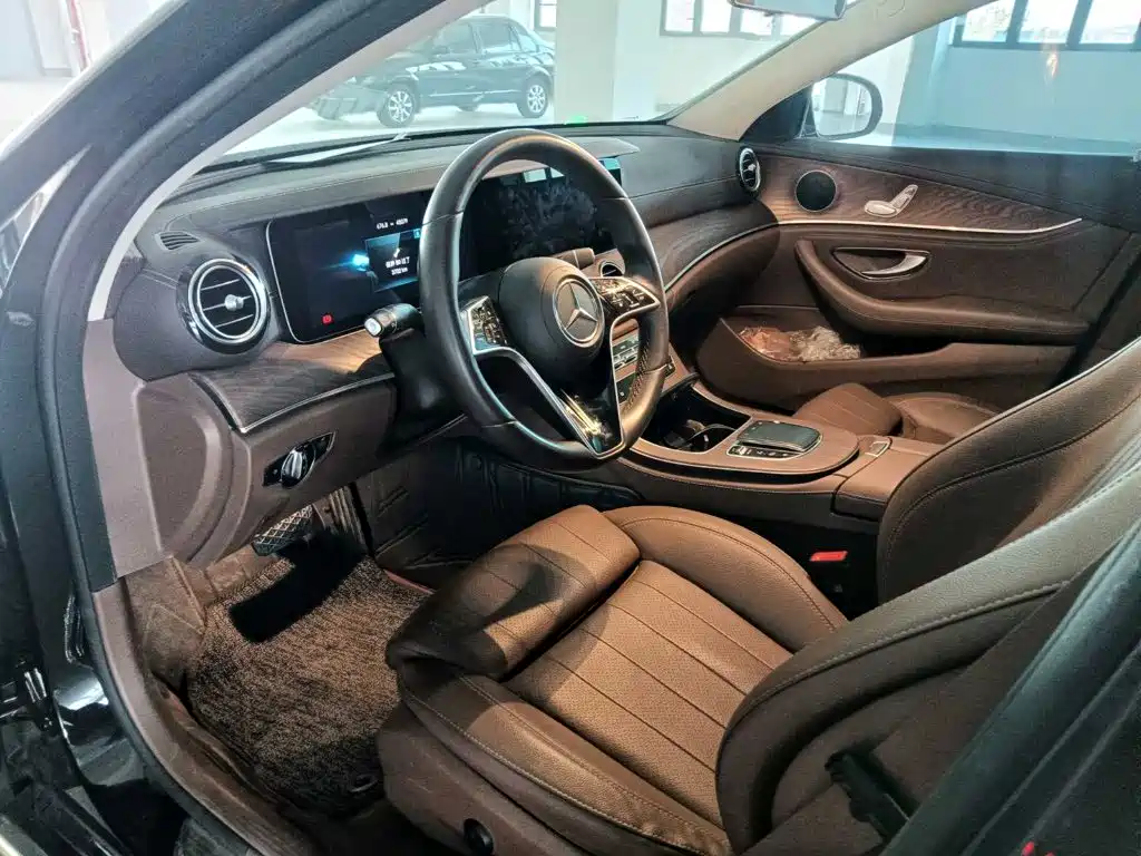 Mercedes-Benz E-Class — миниатюра 7