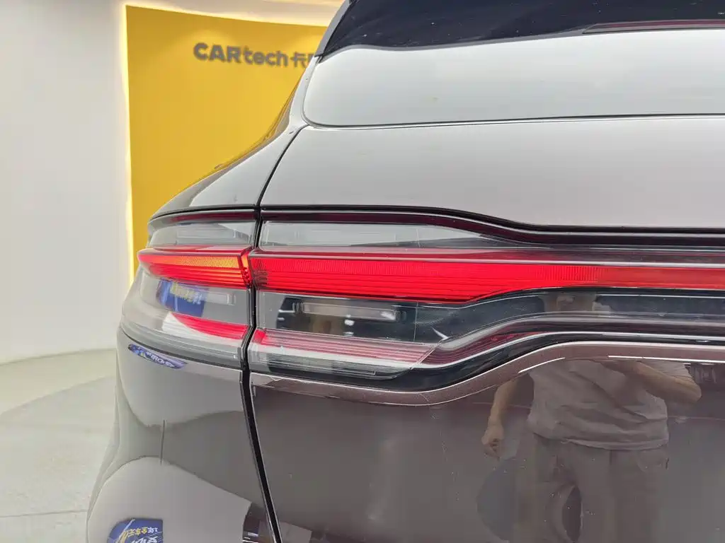 Porsche Macan — миниатюра 9