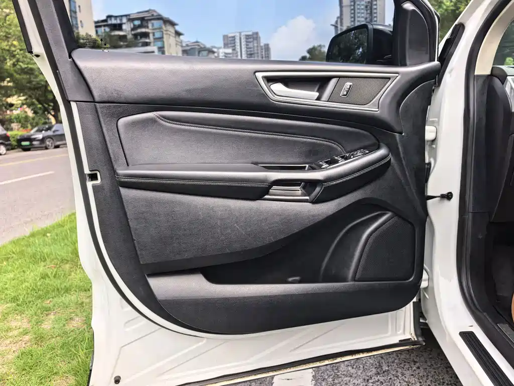Ford Edge — миниатюра 8