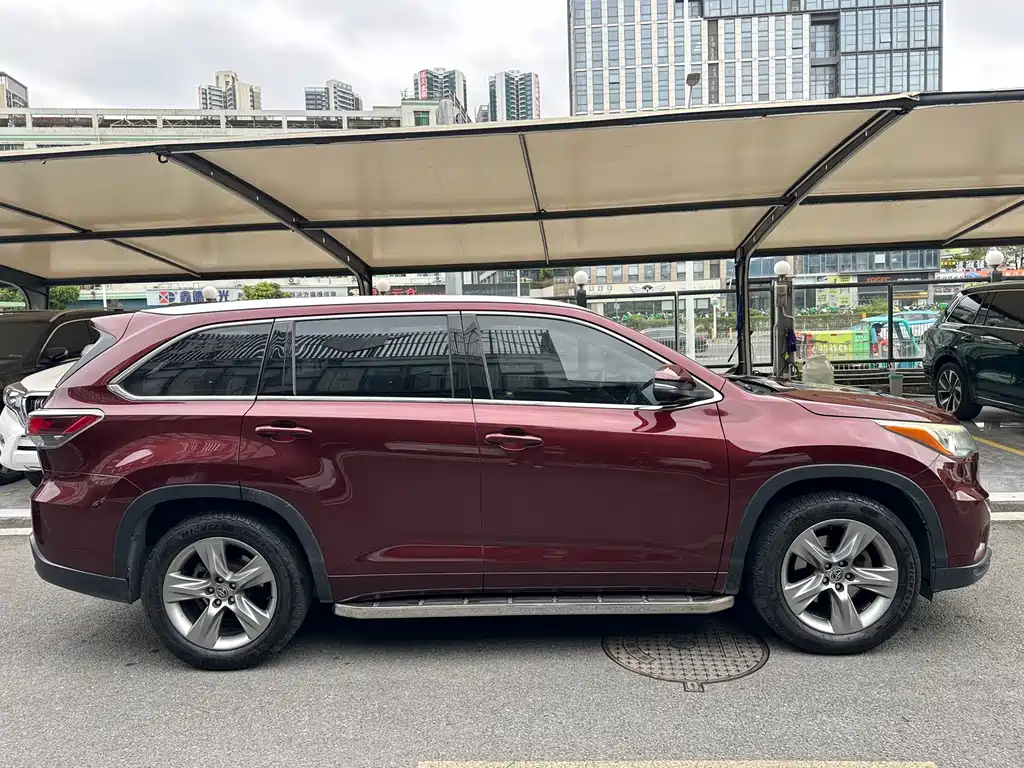 TOYOTA HIGHLANDER