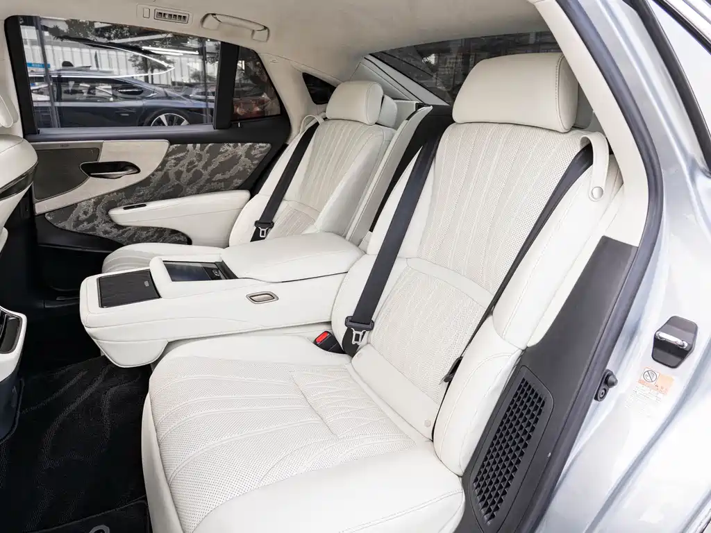 Lexus LS — миниатюра 12
