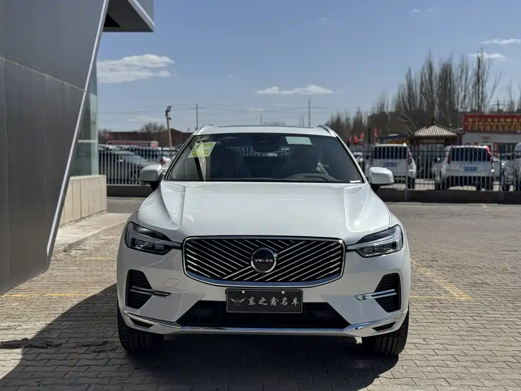 Volvo XC60 2026 B5 Luxury
