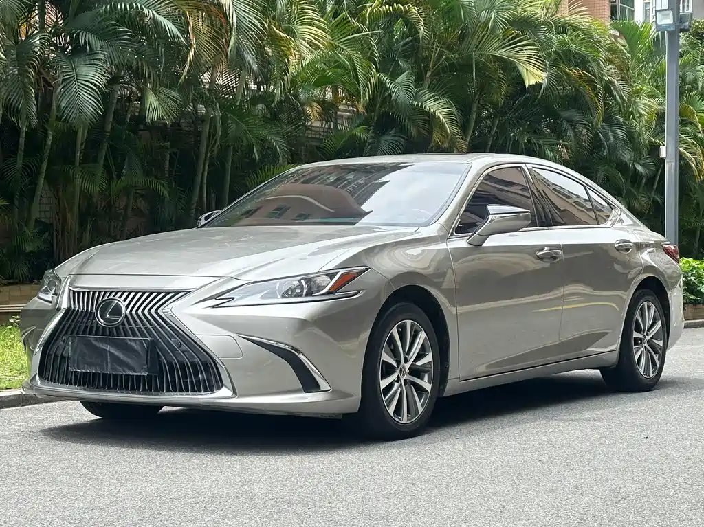 Lexus ES 2021