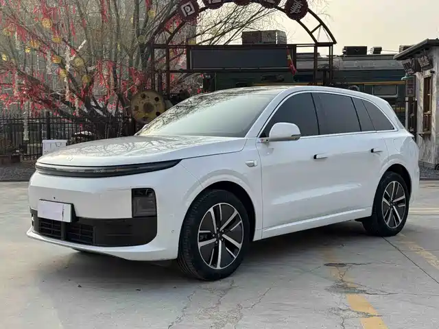 Li Auto IDEAL L6 2025